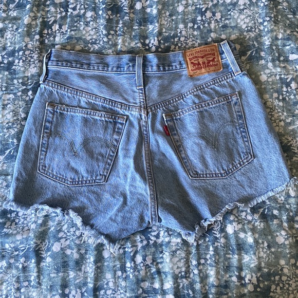 Authentic 501 High Rise Levi’s Womens Shorts | Size 28 - Picture 2 of 6